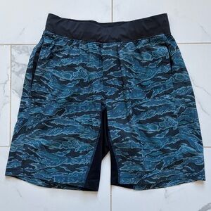 Lululemon T.H.E. Short Linerless 9" Tiger Camo Multi Blue Men’s Size M Athletic
